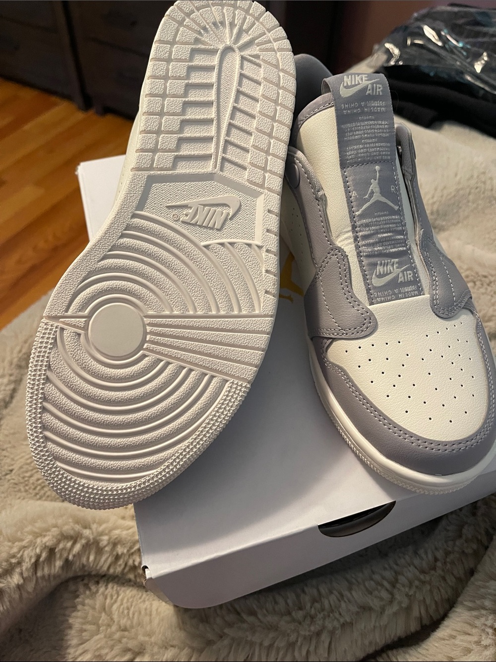 Women’s Nike air jordan 1 retro low slip on atmosphere grey & pale ivory - NEW - Picture 3 of 6